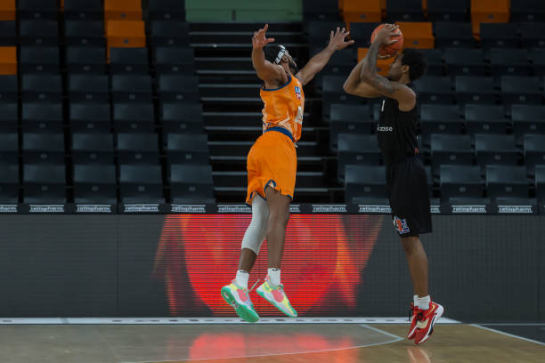 伦纳德一直 伦纳德一直